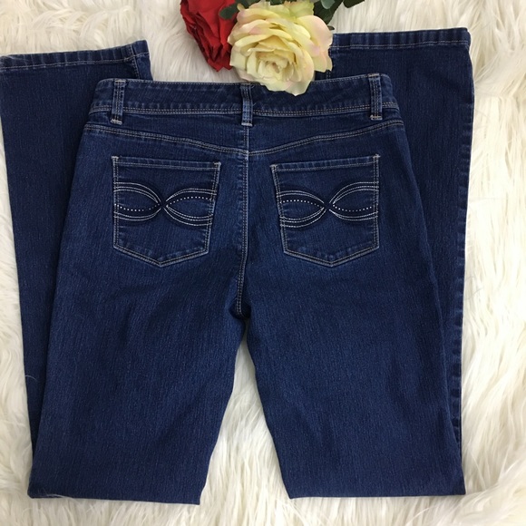 White House Black Market Boot Leg Mid rise Jeans - Picture 3 of 7